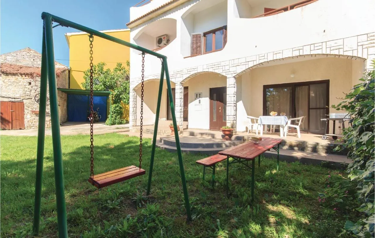 Pet Friendly Apartment In Sisan With Kitchen 0*,